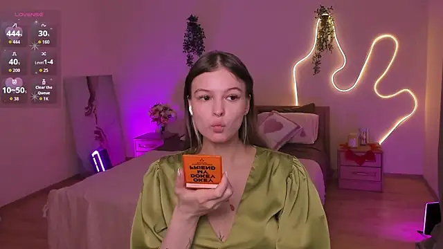 Lisa Blossom online show from May 18, 2026, 6:08 am