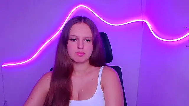 Snapshot of Aurora_White chatting on September 18, 2025, 11:23 am Aurora White online show from September 18, 2025, 11:23 am