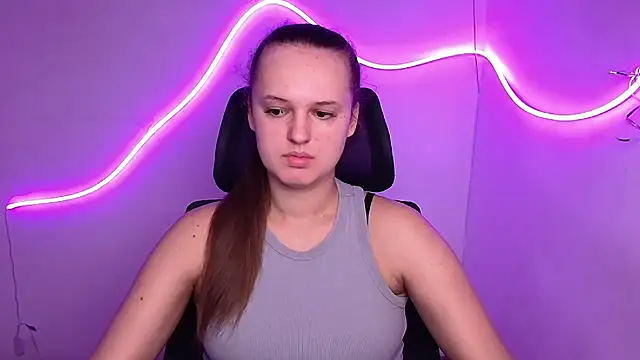 Snapshot of Aurora_White chatting on October 7, 2025, 7:16 am Aurora White online show from October 7, 2025, 7:16 am