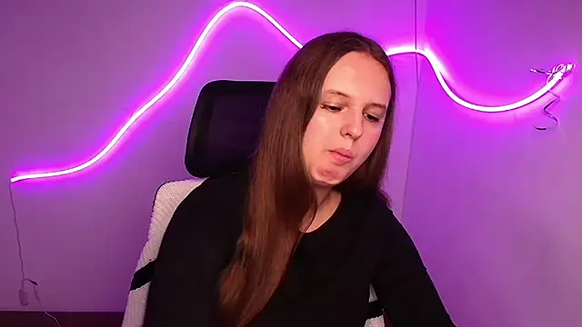 Snapshot of Aurora_White chatting on October 8, 2025, 12:14 pm Aurora White online show from October 8, 2025, 12:14 pm