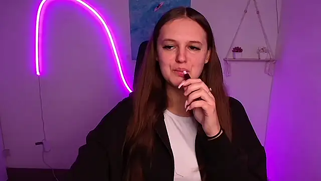 Snapshot of Aurora_White chatting on October 20, 2025, 11:21 am Aurora White online show from October 20, 2025, 11:21 am