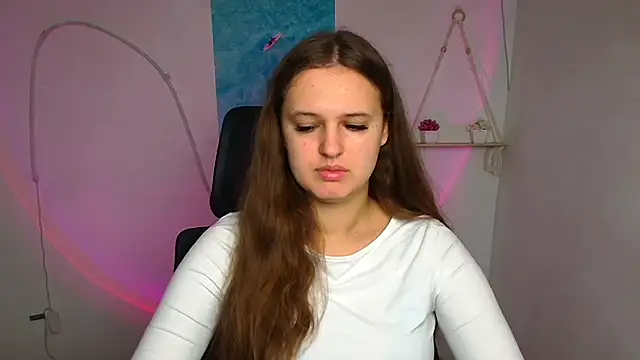 Snapshot of Aurora_White chatting on October 28, 2025, 6:28 am Aurora White online show from October 28, 2025, 6:28 am