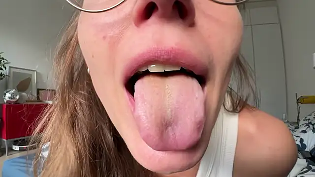 Snapshot of Scorpion_Peach chatting on October 9, 2025, 2:26 pm Scorpion Peach online show from October 9, 2025, 2:26 pm