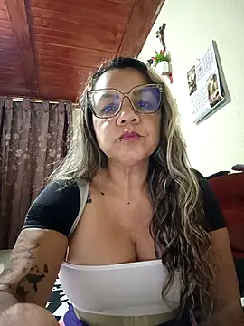 Snapshot of TiffanyTomshon chatting on November 12, 2025, 3:51 am TiffanyTomshon online show from November 12, 2025, 3:51 am