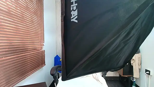 ArianaBeake online show from October 28, 2025, 1:25 pm