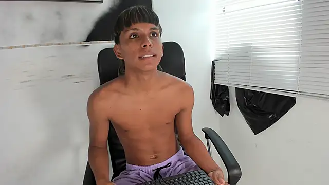 Snapshot of tyler_twink_boy chatting on September 13, 2025, 2:06 pm tyler twink boy online show from September 13, 2025, 2:06 pm