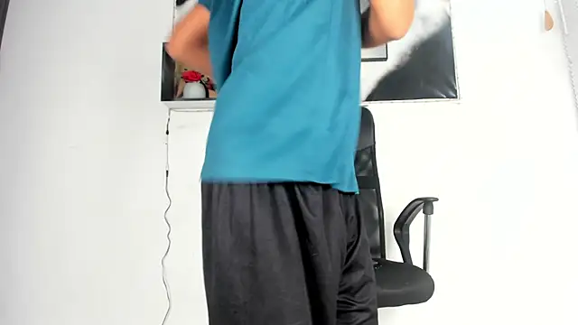 Snapshot of tyler_twink_boy chatting on October 1, 2025, 1:50 pm tyler twink boy online show from October 1, 2025, 1:50 pm