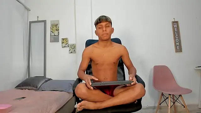 Snapshot of tyler_twink_boy chatting on May 3, 2026, 12:55 pm tyler twink boy online show from May 3, 2026, 12:55 pm