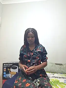 Snapshot of Lolly_96 chatting on September 30, 2025, 8:14 pm Lolly 96 online show from September 30, 2025, 8:14 pm