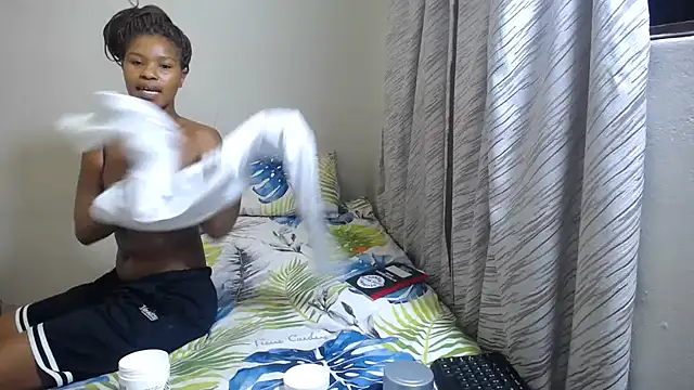 Snapshot of Lolly_96 chatting on October 6, 2025, 6:16 pm Lolly 96 online show from October 6, 2025, 6:16 pm