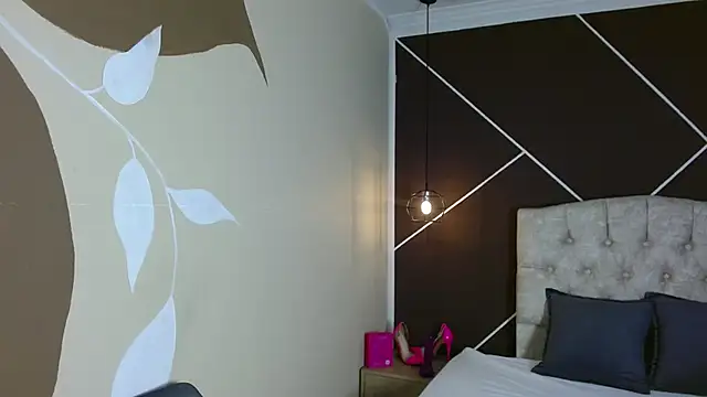 ScarletHott  online show from September 19, 2025, 11:55 am