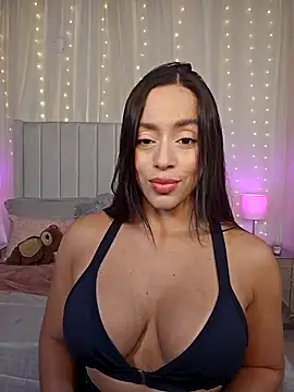 AriadnaTaylor online show from May 8, 2026, 6:35 pm