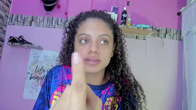 sashaduarte online show from September 9, 2025, 1:43 pm