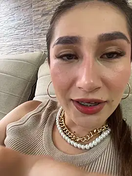 Isa Villamarin online show from October 18, 2025, 8:53 pm