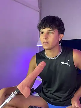 Snapshot of Leo_Savage_ chatting on October 5, 2025, 11:35 pm Leo Savage  online show from October 5, 2025, 11:35 pm