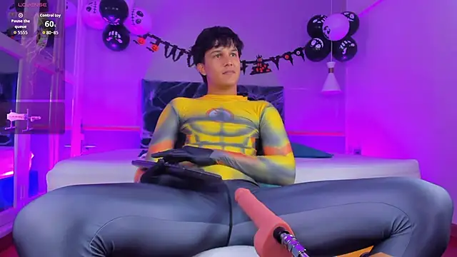 Snapshot of Leo_Savage_ chatting on October 13, 2025, 4:23 am Leo Savage  online show from October 13, 2025, 4:23 am