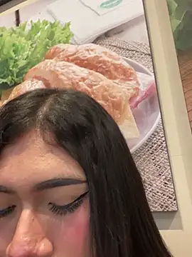 LiaSaenz27 online show from October 3, 2025, 3:31 pm