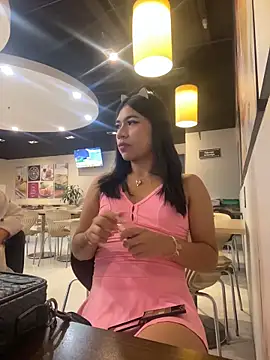 LiaSaenz27 online show from October 15, 2025, 2:39 pm