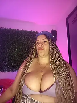 Snapshot of Eva_Luxei chatting on October 21, 2025, 12:06 pm Eva Luxei online show from October 21, 2025, 12:06 pm