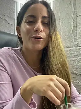 Snapshot of CamileX chatting on September 19, 2025, 7:47 pm CamileX online show from September 19, 2025, 7:47 pm