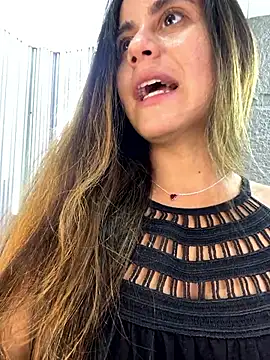 Snapshot of CamileX chatting on October 7, 2025, 1:52 pm CamileX online show from October 7, 2025, 1:52 pm