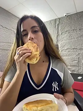 Snapshot of CamileX chatting on October 25, 2025, 2:13 pm CamileX online show from October 25, 2025, 2:13 pm