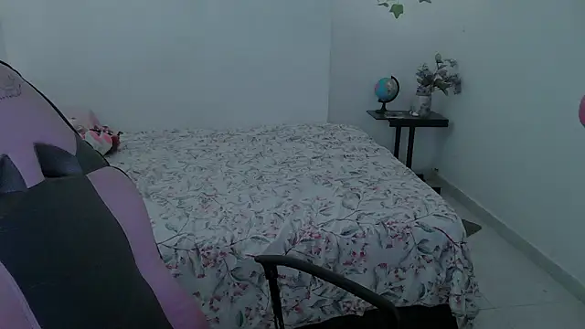 Snapshot of Juicy_elenxx chatting on October 5, 2025, 6:06 pm Juicy elenxx online show from October 5, 2025, 6:06 pm