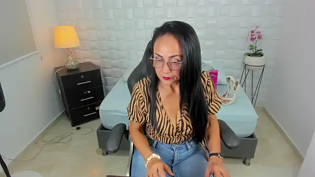 Snapshot of yulitza1025 chatting on September 29, 2025, 12:21 pm yulitza1025 online show from September 29, 2025, 12:21 pm