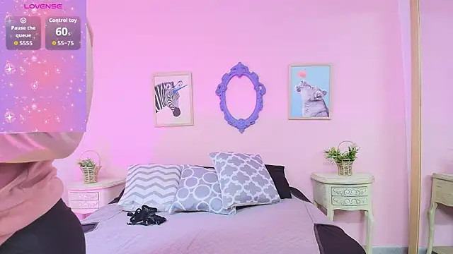 Nahomi Rivera online show from October 9, 2025, 12:47 pm