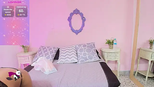 Nahomi Rivera online show from October 10, 2025, 12:59 pm