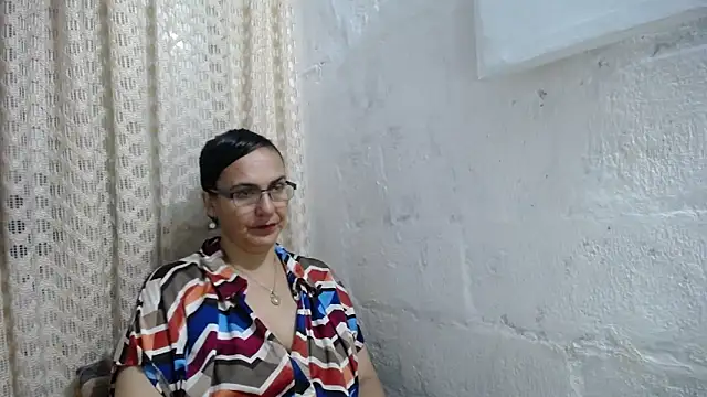 gabbyparker  online show from October 31, 2025, 9:43 am