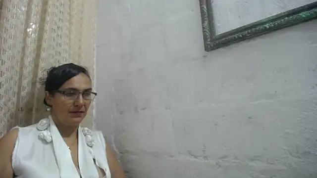 gabbyparker  online show from May 9, 2026, 9:25 am