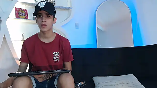 Snapshot of THREE_GUYS_HOT chatting on September 12, 2025, 7:58 pm THREE GUYS HOT online show from September 12, 2025, 7:58 pm