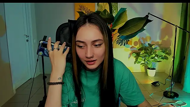 olivianorton online show from September 22, 2025, 1:46 pm