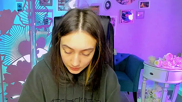 olivianorton online show from September 26, 2025, 12:53 pm