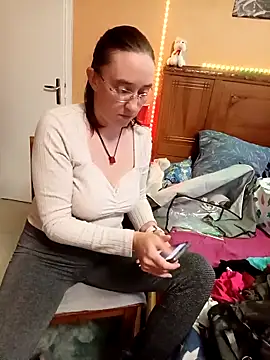 Snapshot of Sophierob1 chatting on September 24, 2025, 6:17 am Sophierob1 online show from September 24, 2025, 6:17 am