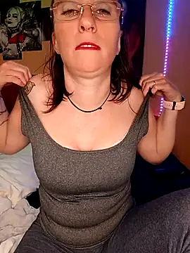 Snapshot of Sophierob1 chatting on October 3, 2025, 6:10 am Sophierob1 online show from October 3, 2025, 6:10 am