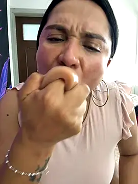 Snapshot of Rouse69_ chatting on October 19, 2025, 3:23 pm Rouse69  online show from October 19, 2025, 3:23 pm