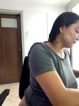 Snapshot of Rouse69_ chatting on October 21, 2025, 11:33 am Rouse69  online show from October 21, 2025, 11:33 am