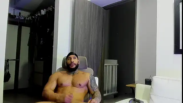 Snapshot of Andrew_Johnnson chatting on August 6, 2026, 8:16 am Andrew Johnnson online show from August 6, 2026, 8:16 am