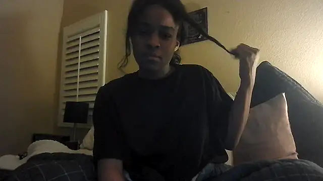Snapshot of Marlowlovee chatting on July 10, 2026, 8:50 am Marlowlovee online show from July 10, 2026, 8:50 am