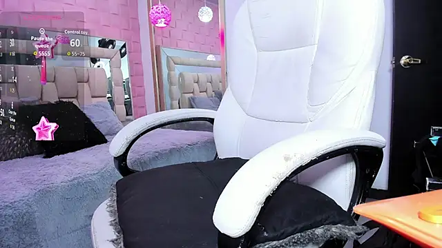  laaura  online show from May 9, 2026, 1:05 pm