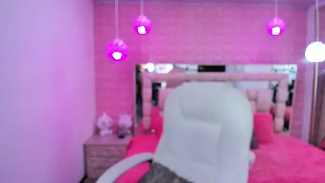  laaura  online show from July 18, 2026, 1:04 pm