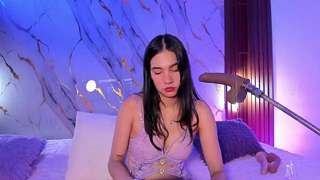 Emmiicute online show from July 6, 2026, 8:33 pm
