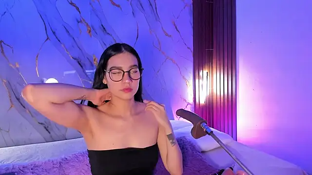 Emmiicute online show from July 25, 2026, 2:25 pm