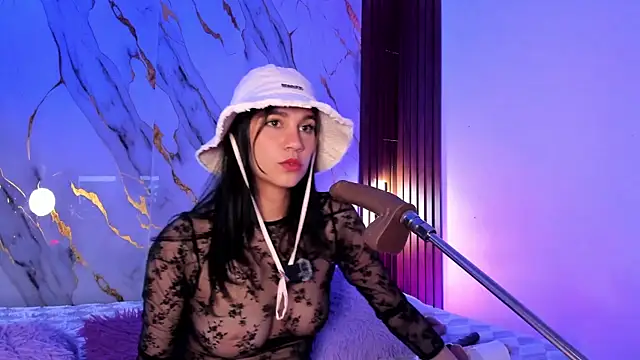 Emmiicute online show from August 1, 2026, 8:41 pm