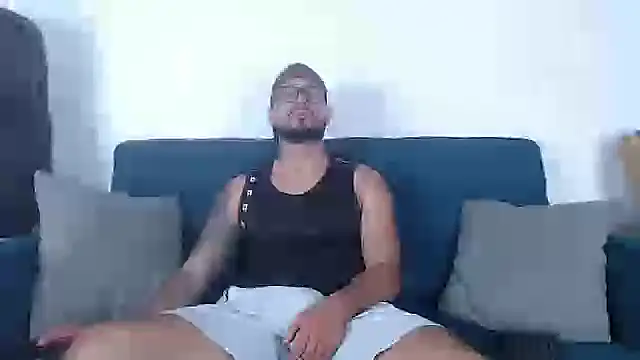 Snapshot of Eric_Evans1 chatting on October 16, 2025, 4:02 am Eric Evans1 online show from October 16, 2025, 4:02 am