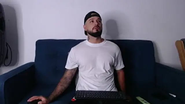 Snapshot of Eric_Evans1 chatting on November 8, 2025, 10:04 am Eric Evans1 online show from November 8, 2025, 10:04 am