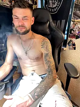 Snapshot of Mexxwell69 chatting on October 8, 2025, 4:37 pm Mexxwell69 online show from October 8, 2025, 4:37 pm