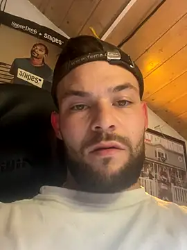 Snapshot of Mexxwell69 chatting on October 13, 2025, 9:37 pm Mexxwell69 online show from October 13, 2025, 9:37 pm